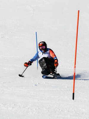 Paraskierer bei der alpinen Paraski-Weltmeisterschaft 2024